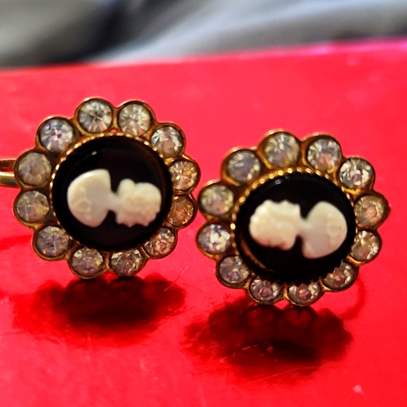 Vintage Cameo Earrings by Coro. Beautiful clear stones surrounded cameo. - Picture 3 of 11